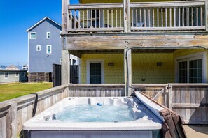 SNH195: Fireflies | Private Hot Tub