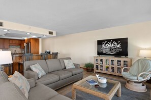 H201S: Heron Cove 201S | Living Area