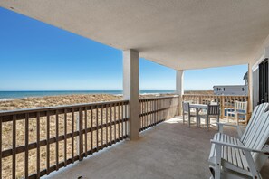 H201S: Heron Cove 201S | Oceanfront Deck