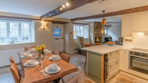 Kitchen-dining area, Farthingdales, Bolthole Retreats