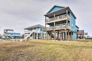 Back Exterior | 2-Story House | Walk to Beach