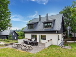 Stugans exteriör [sommar]