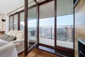 Panoramic balcony view offering stunning outdoor scenery.
