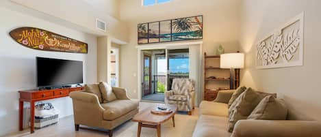 Lovely living area with lanai access~ great light and Hawaii loc