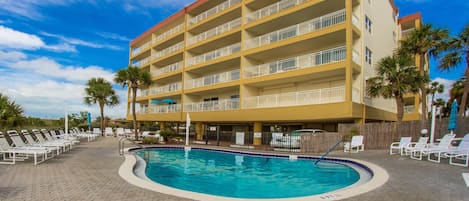 Madeira Norte Pool Area