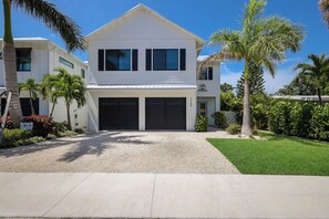 Three Little Birds Cottage - By Anna Maria Island Locals