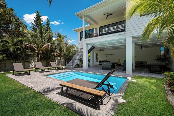 Three Little Birds Cottage - By Anna Maria Island Locals