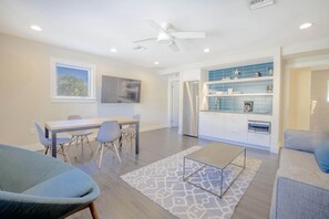 Roomy and cozy living room, Siesta Key 1BR