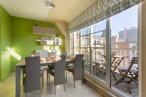 Bright and cosy living room with dining area and sunny terrace