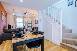 Open plan dining area with a table that can seat up to 6 people, perfect for evening dinners.