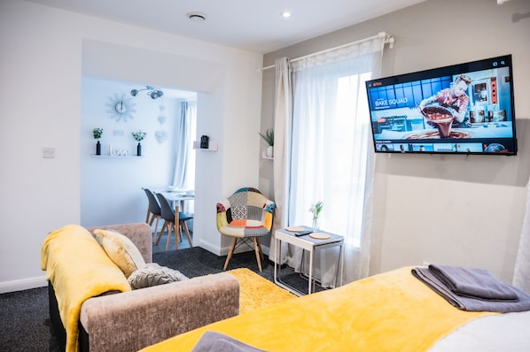Living Room / Lounge