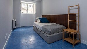 This room as an extra bed, comfortably accommodating two guests.
#twinroom #family #comfort #portugal #pt #lisbon