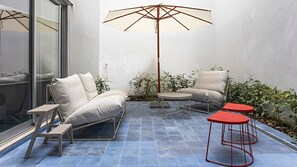 Patio with comfortable outdoor furniture in Downtown Lisbon. #lisbon #airbnb #downtown