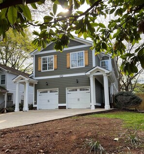 We also have an airbnb on the left side of this duplex too if you need to house 12 people!