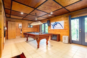 Enjoy the spacious basement for pool, PacMan, TV or the hot tub outside.