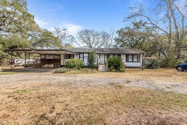 Welcome to Spacious Farmhouse Ranch!