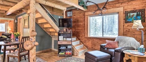 Wasilla Vacation Rental | 2BR | 1BA | 3 Stairs Required | 1,000 Sq Ft