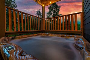 Outdoor spa tub