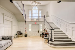 Foyer grand staircase