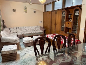Living room with 10-seater sofa, a day bead and 6 seater dining table