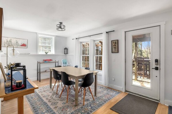 In-law suite: spacious dining area