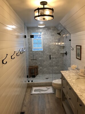 2nd floor bathroom