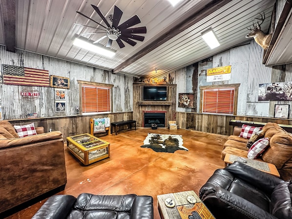 Spacious lounge to relax & kickback in.