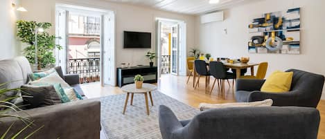 Bright and spacious Living Area with AC#downtown #lisbon #airbnb