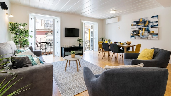 Bright and spacious Living Area with AC#downtown #lisbon #airbnb