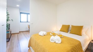 Bedroom with comfortable bed and wardrobe #porto #airbnb #lovelystay