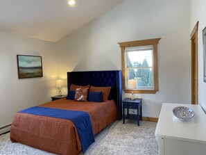 2nd Bedroom with queen bed