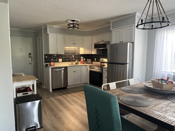 New flooring, new kitchen & new appliances 2022