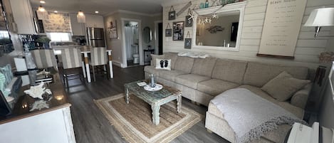 Living room with queen pull out sofa bed 