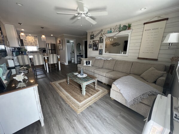 Living room with queen pull out sofa bed 