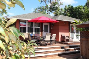 Deck with outdoor dining area!