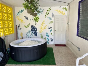 Jacuzzi for 4