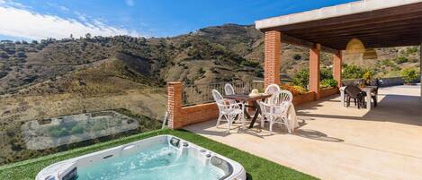 Bañera de hidromasaje al aire libre