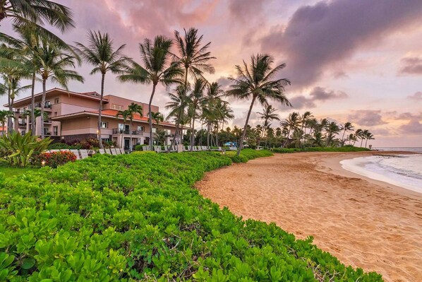 .Beautiful resort property set right on Poipu Beach in Kauai