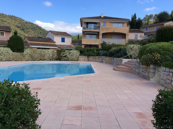 Piscine dans le domaine