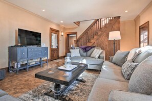 Living Room | Queen Sleeper Sofa