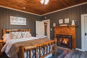 Master bedroom | Queen bed | Gas fireplace