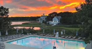 Clubhouse pool available seasonally. 15min walk or 3min drive from house.