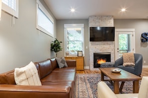 Living Room w/ Gas Log Fireplace & Smart TV