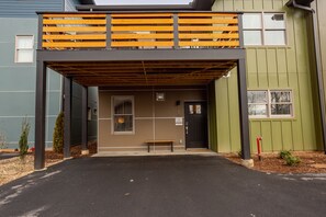 Modern Condo minutes from Asheville