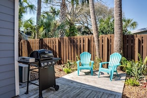 Shared Patio Area with BBQ Grill (Propane not included - tank provided)