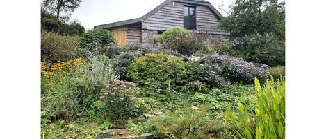 Halamiling barn conversion is set in beautiful gardens with water features