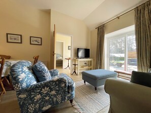 Living area | Farr Out, Farr