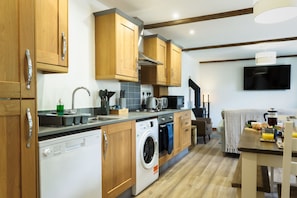 Tresooth Cottages, Kerenza Cottage, Kitchen