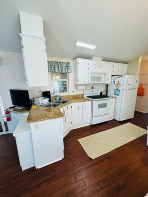 Kitchen (2)