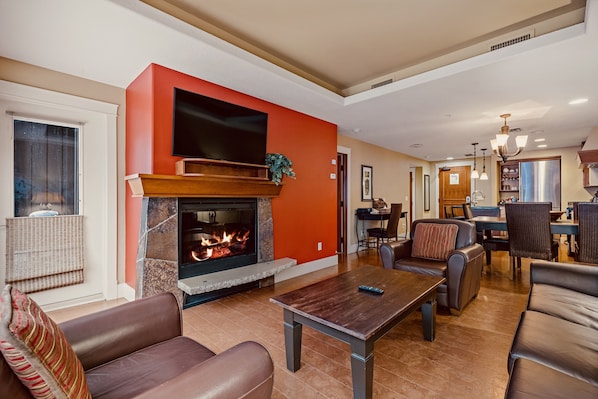 Relax in the spacious living room around the fireplace and enjoy the cable TV.